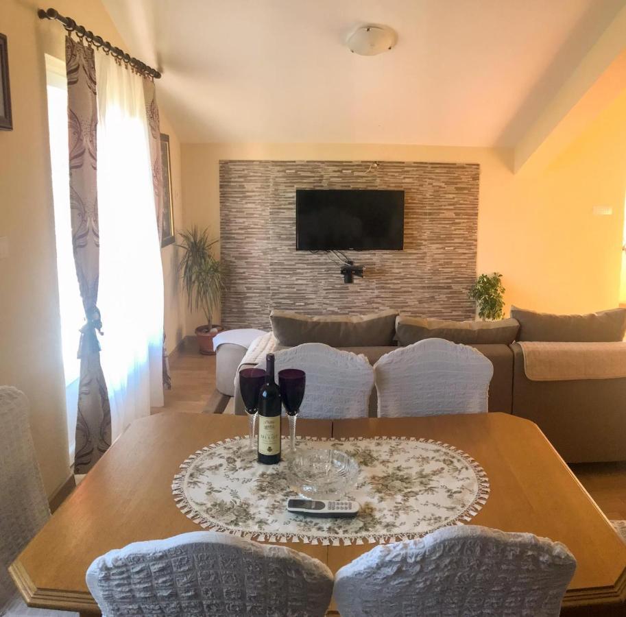 Jovana -- Porodicni Apartmani Igalo Herceg Novi Exterior photo