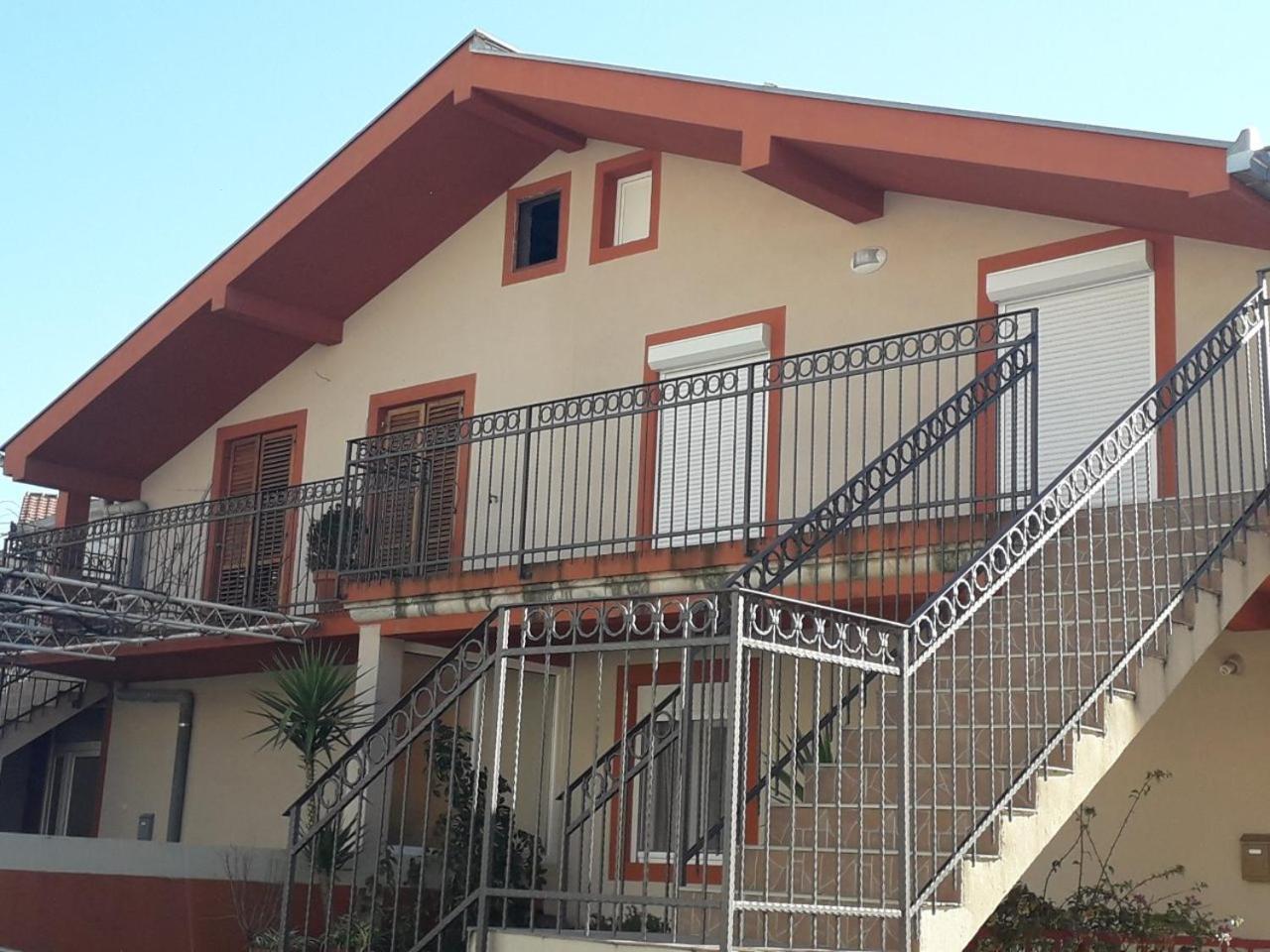 Jovana -- Porodicni Apartmani Igalo Herceg Novi Exterior photo